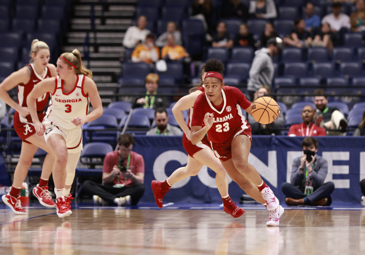 030322_WBB_DavisBr_Georgia_RC6344